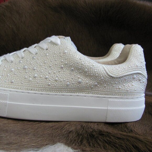 BETSEY JOHNSON BEADED SNEAKERS  NEW IN BOX (BOX NOT IN GOOD CONDITION)  SIZE 9.5 - Picture 10 of 16